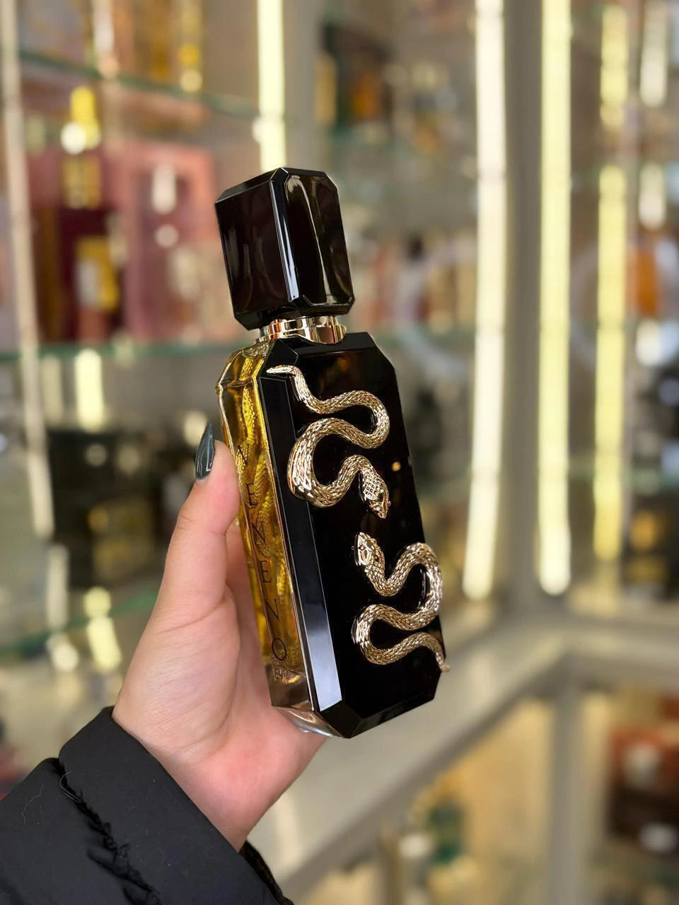 Veneno French Avenue